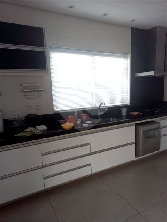 Casa de Condomínio para alugar com 3 quartos, 290m² - Foto 14