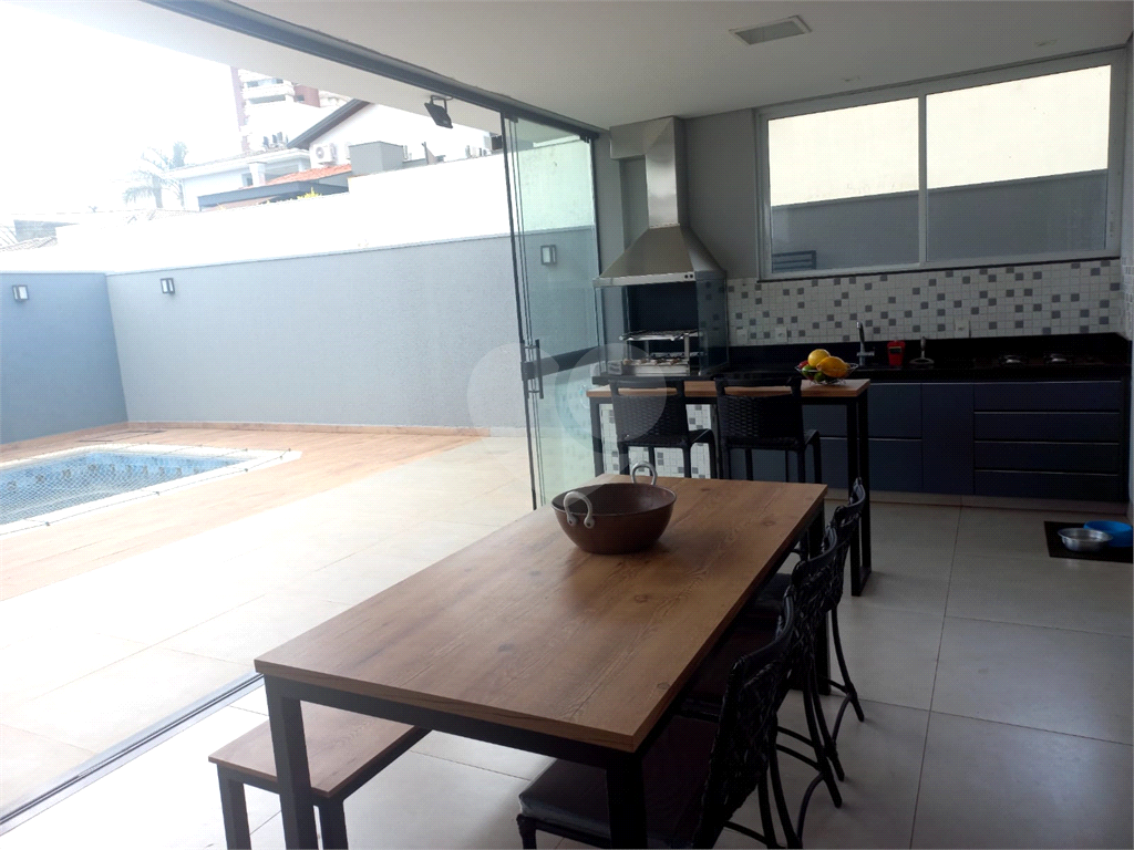Casa de Condomínio para alugar com 3 quartos, 290m² - Foto 4