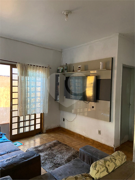 Casa à venda com 3 quartos, 80m² - Foto 1