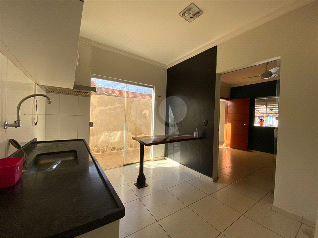 Casa à venda com 2 quartos, 158m² - Foto 1