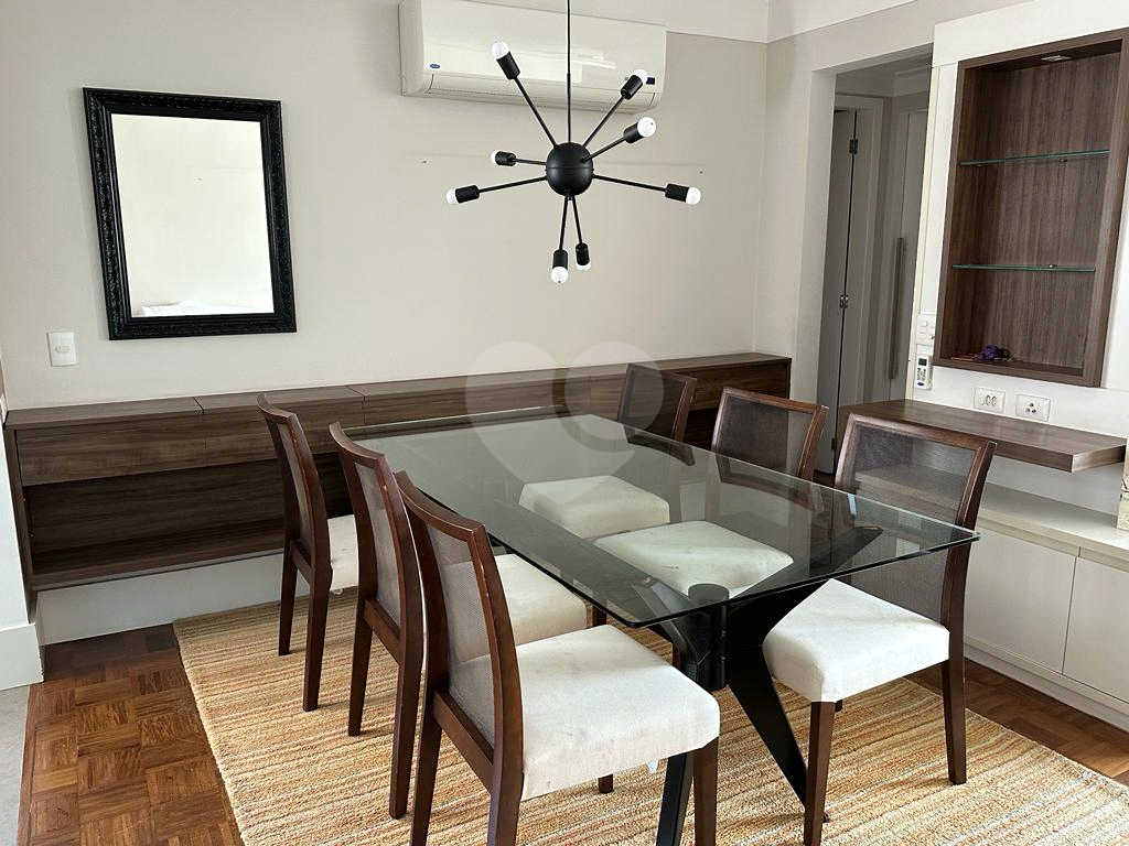 Apartamento de 2 Suítes  em Moema
