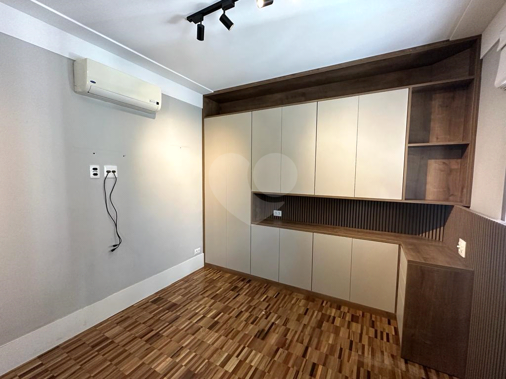 Apartamento de 2 Suítes  em Moema