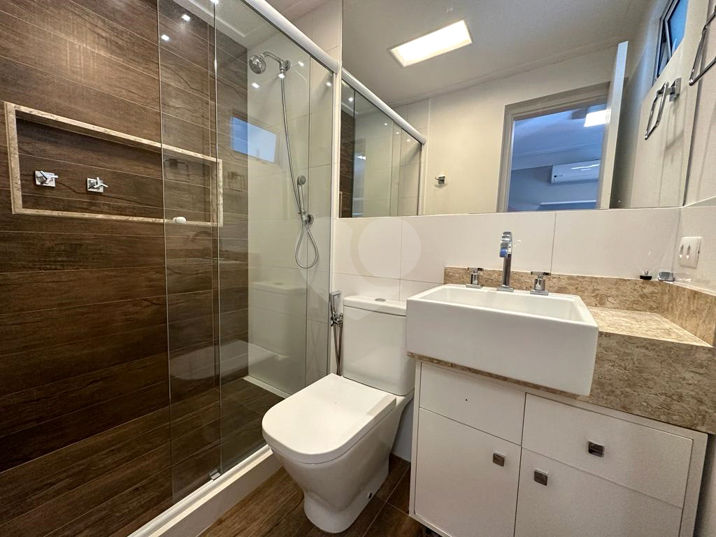 Apartamento de 2 Suítes  em Moema