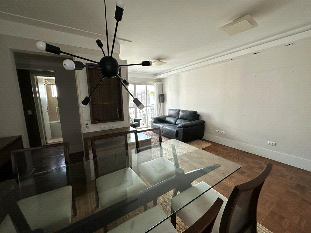 Apartamento de 2 Suítes  em Moema