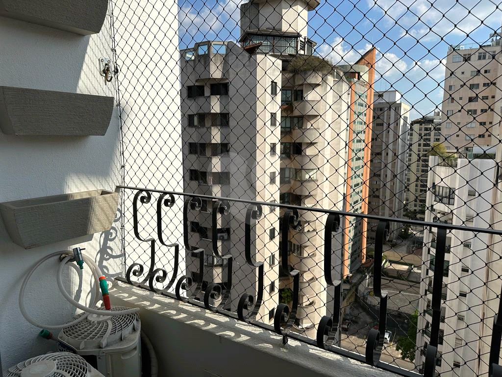 Apartamento de 2 Suítes  em Moema