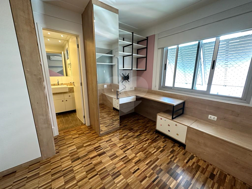 Apartamento de 2 Suítes  em Moema