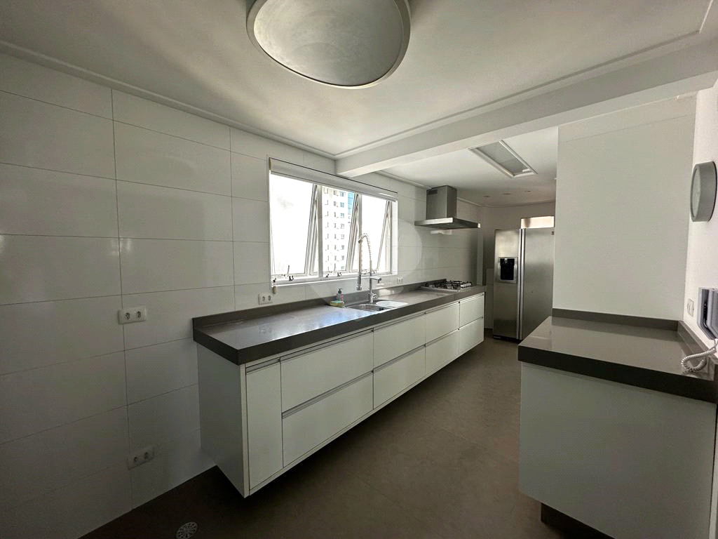 Apartamento de 2 Suítes  em Moema