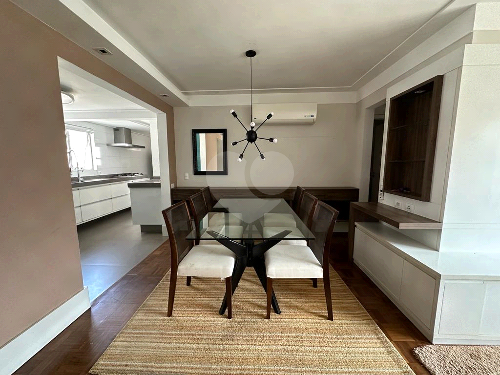 Apartamento de 2 Suítes  em Moema