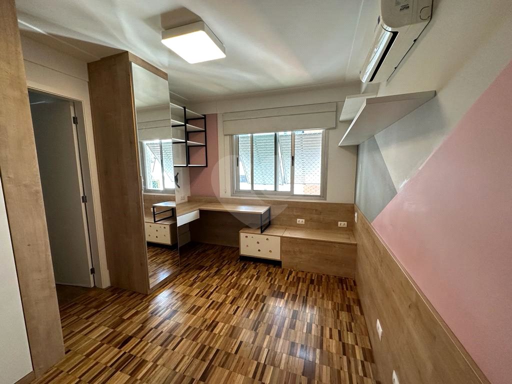 Apartamento de 2 Suítes  em Moema