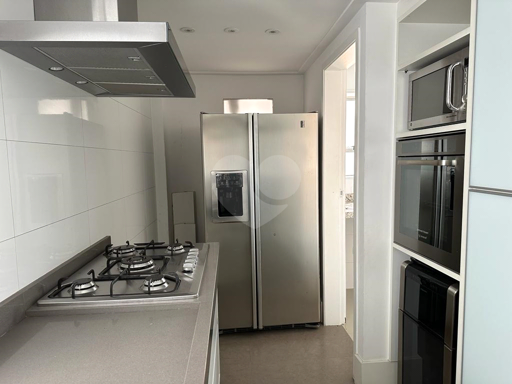 Apartamento de 2 Suítes  em Moema