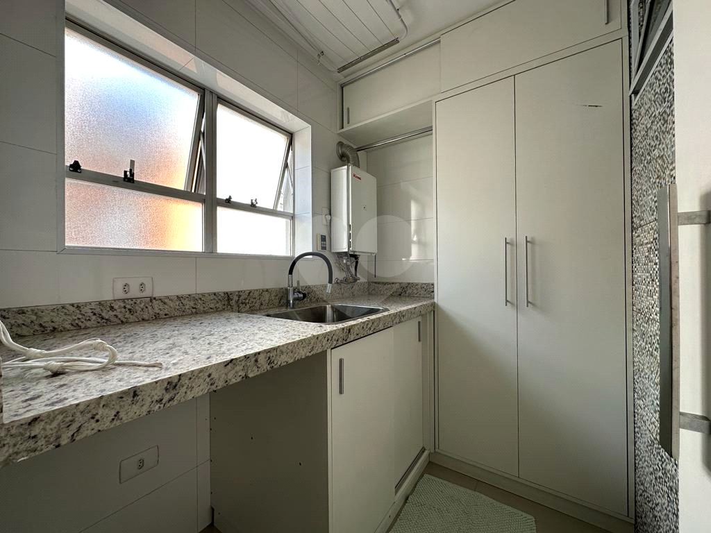 Apartamento de 2 Suítes  em Moema