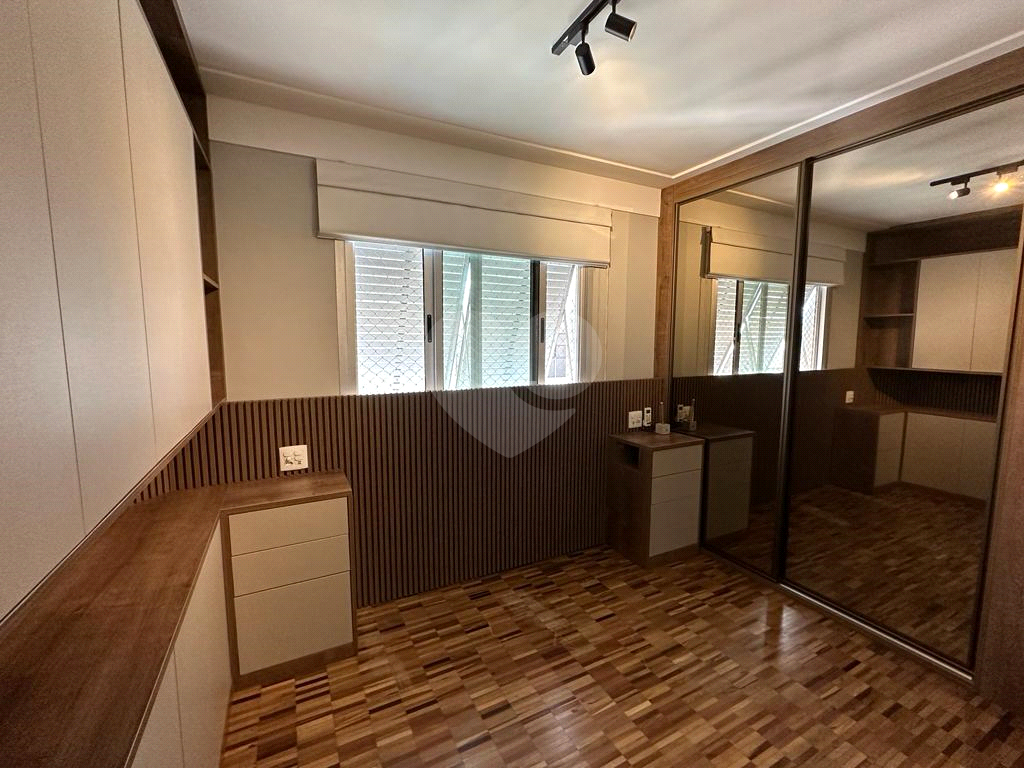Apartamento de 2 Suítes  em Moema