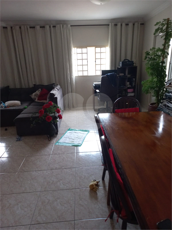 Excelente Sobrado, terreno com 300 m2, 04 dormitórios, sendo 02 suítes