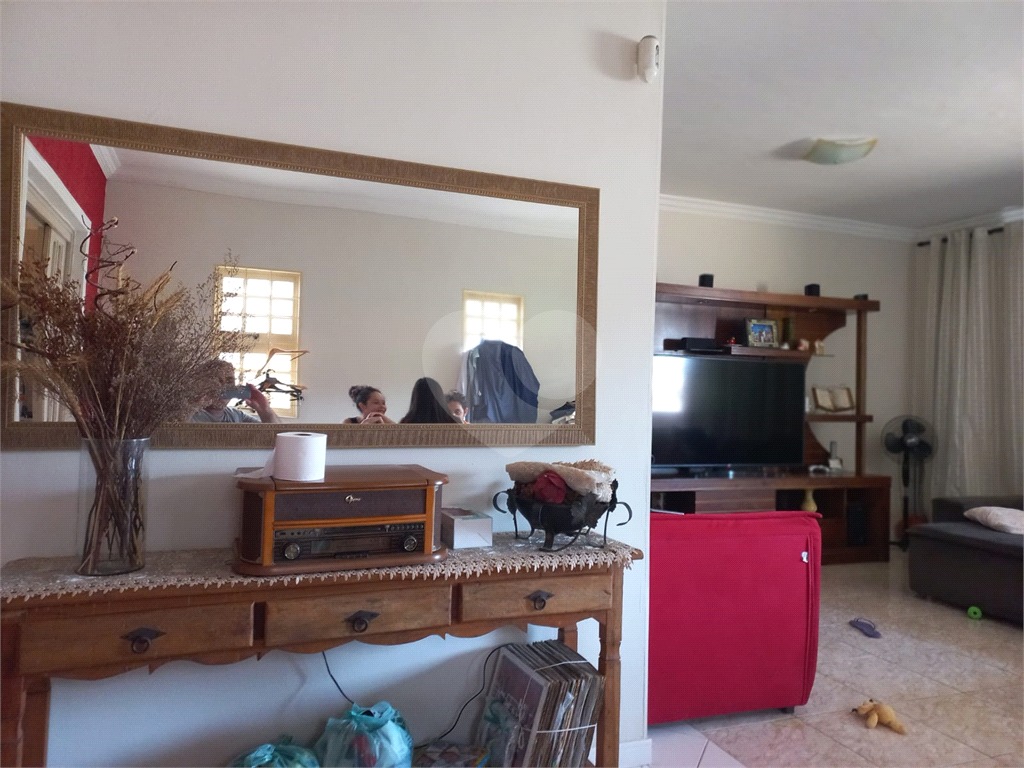 Excelente Sobrado, terreno com 300 m2, 04 dormitórios, sendo 02 suítes