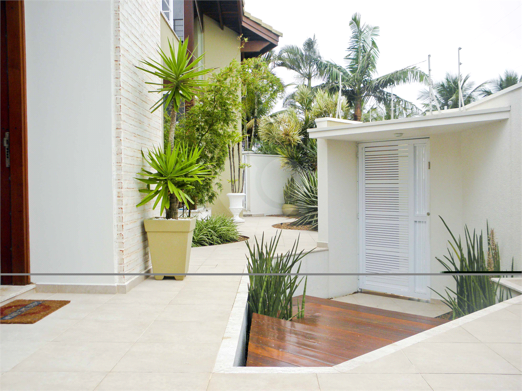 Casa à Venda Alto Padrão em Itanhaém, 4 suítes, closet, piscina, sauna, ateliê, varanda gourmet