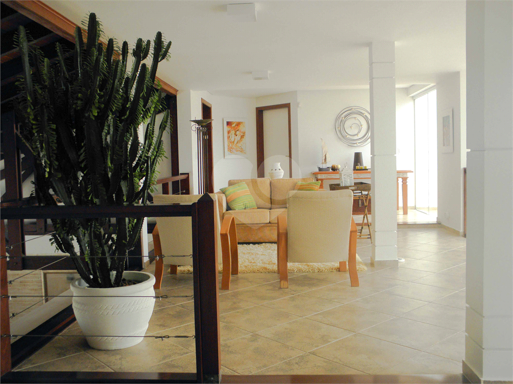 Casa à Venda Alto Padrão em Itanhaém, 4 suítes, closet, piscina, sauna, ateliê, varanda gourmet