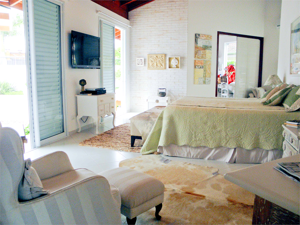 Casa à Venda Alto Padrão em Itanhaém, 4 suítes, closet, piscina, sauna, ateliê, varanda gourmet