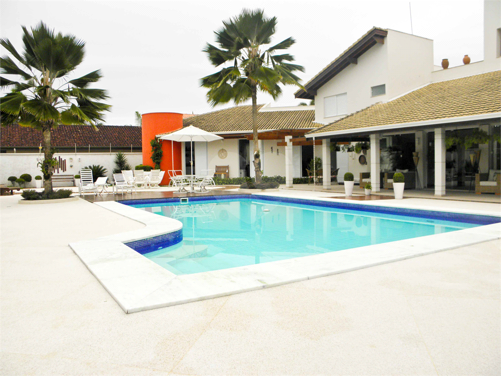 Casa à Venda Alto Padrão em Itanhaém, 4 suítes, closet, piscina, sauna, ateliê, varanda gourmet