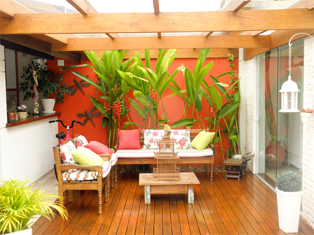 Casa à Venda Alto Padrão em Itanhaém, 4 suítes, closet, piscina, sauna, ateliê, varanda gourmet