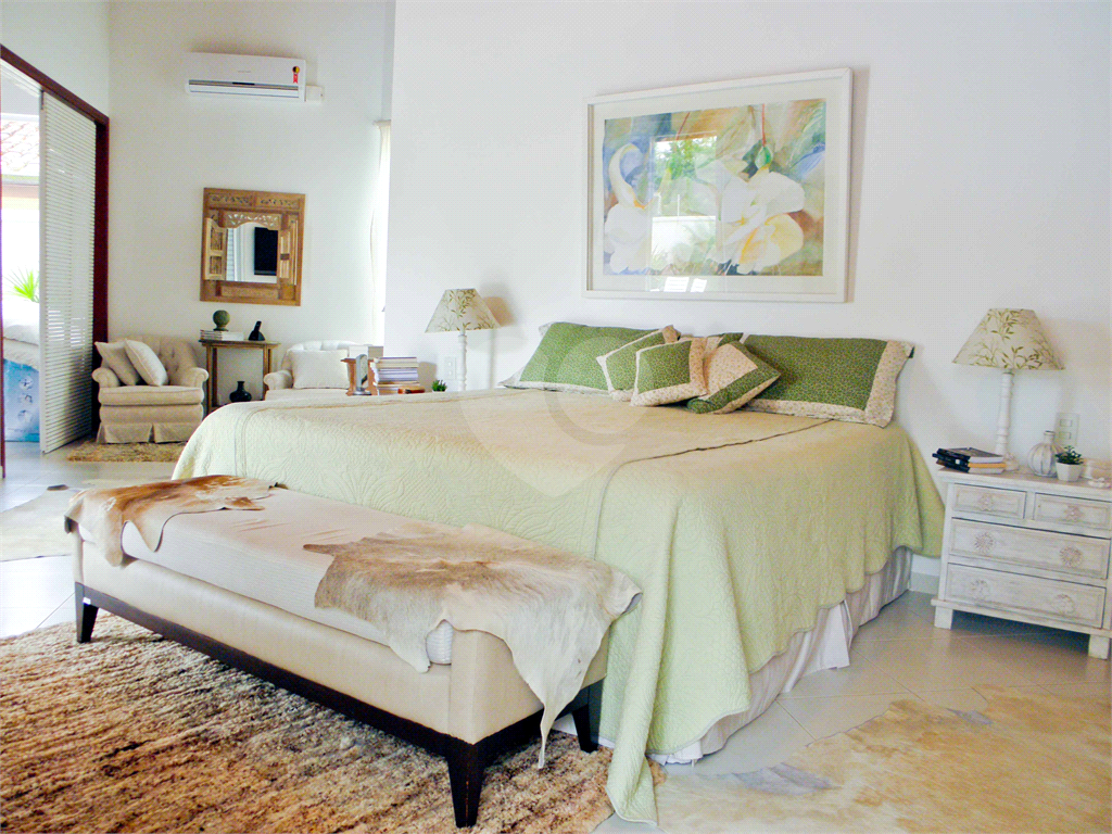 Casa à Venda Alto Padrão em Itanhaém, 4 suítes, closet, piscina, sauna, ateliê, varanda gourmet