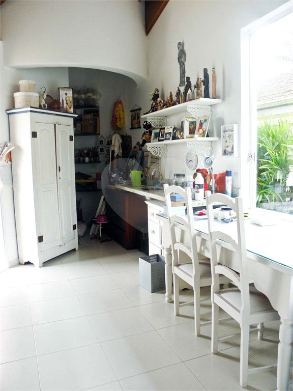 Casa à Venda Alto Padrão em Itanhaém, 4 suítes, closet, piscina, sauna, ateliê, varanda gourmet