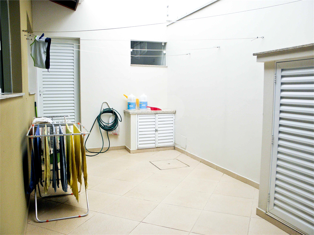 Casa à Venda Alto Padrão em Itanhaém, 4 suítes, closet, piscina, sauna, ateliê, varanda gourmet