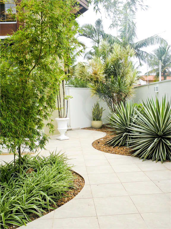Casa à Venda Alto Padrão em Itanhaém, 4 suítes, closet, piscina, sauna, ateliê, varanda gourmet