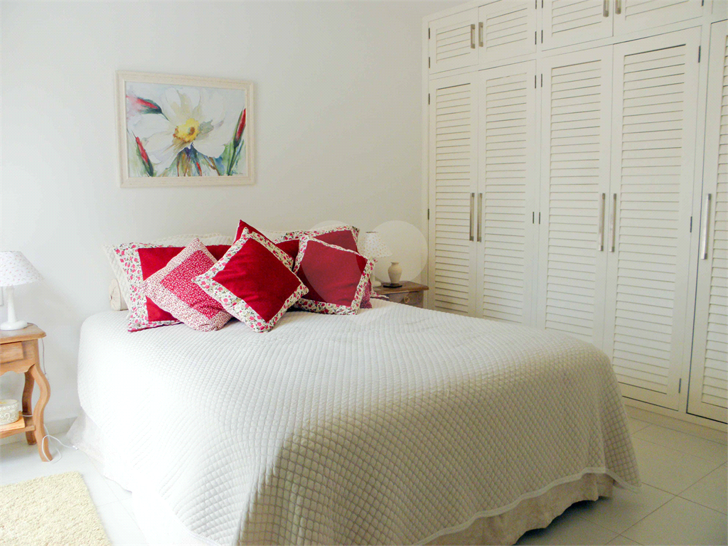 Casa à Venda Alto Padrão em Itanhaém, 4 suítes, closet, piscina, sauna, ateliê, varanda gourmet
