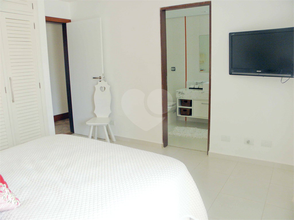 Casa à Venda Alto Padrão em Itanhaém, 4 suítes, closet, piscina, sauna, ateliê, varanda gourmet