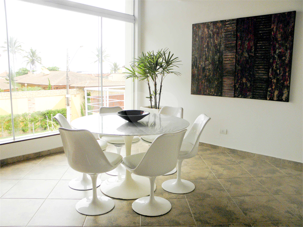 Casa à Venda Alto Padrão em Itanhaém, 4 suítes, closet, piscina, sauna, ateliê, varanda gourmet