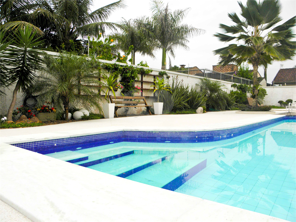 Casa à Venda Alto Padrão em Itanhaém, 4 suítes, closet, piscina, sauna, ateliê, varanda gourmet