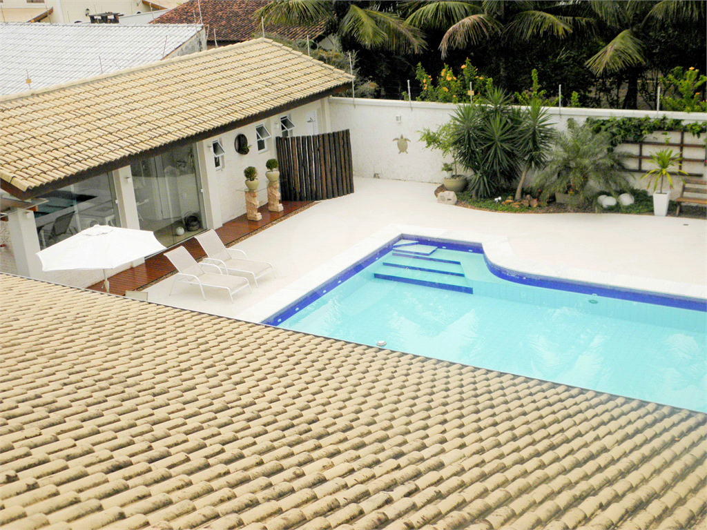 Casa à Venda Alto Padrão em Itanhaém, 4 suítes, closet, piscina, sauna, ateliê, varanda gourmet