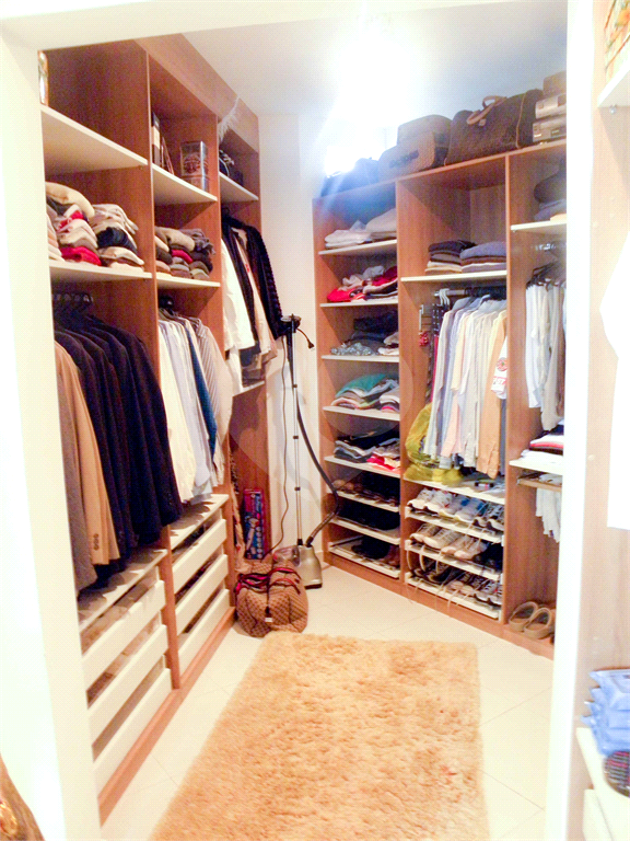 Casa à Venda Alto Padrão em Itanhaém, 4 suítes, closet, piscina, sauna, ateliê, varanda gourmet