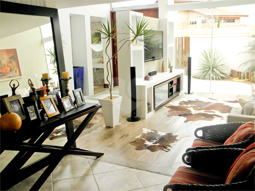 Casa à Venda Alto Padrão em Itanhaém, 4 suítes, closet, piscina, sauna, ateliê, varanda gourmet