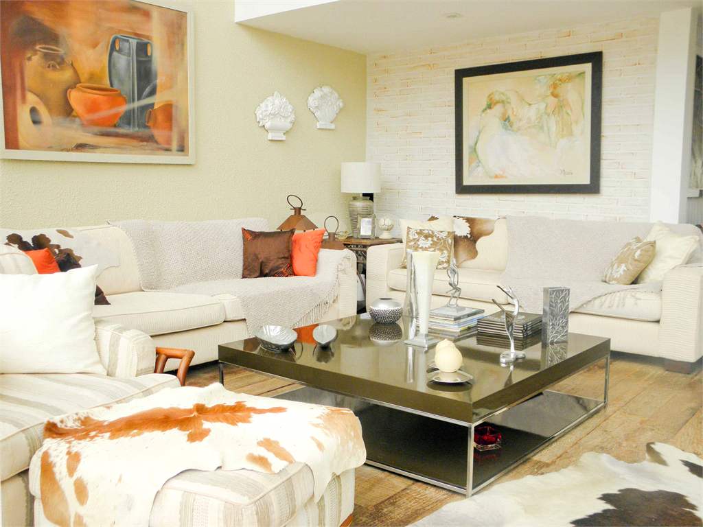 Casa à Venda Alto Padrão em Itanhaém, 4 suítes, closet, piscina, sauna, ateliê, varanda gourmet