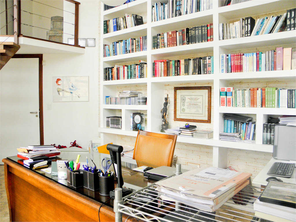 Casa à Venda Alto Padrão em Itanhaém, 4 suítes, closet, piscina, sauna, ateliê, varanda gourmet