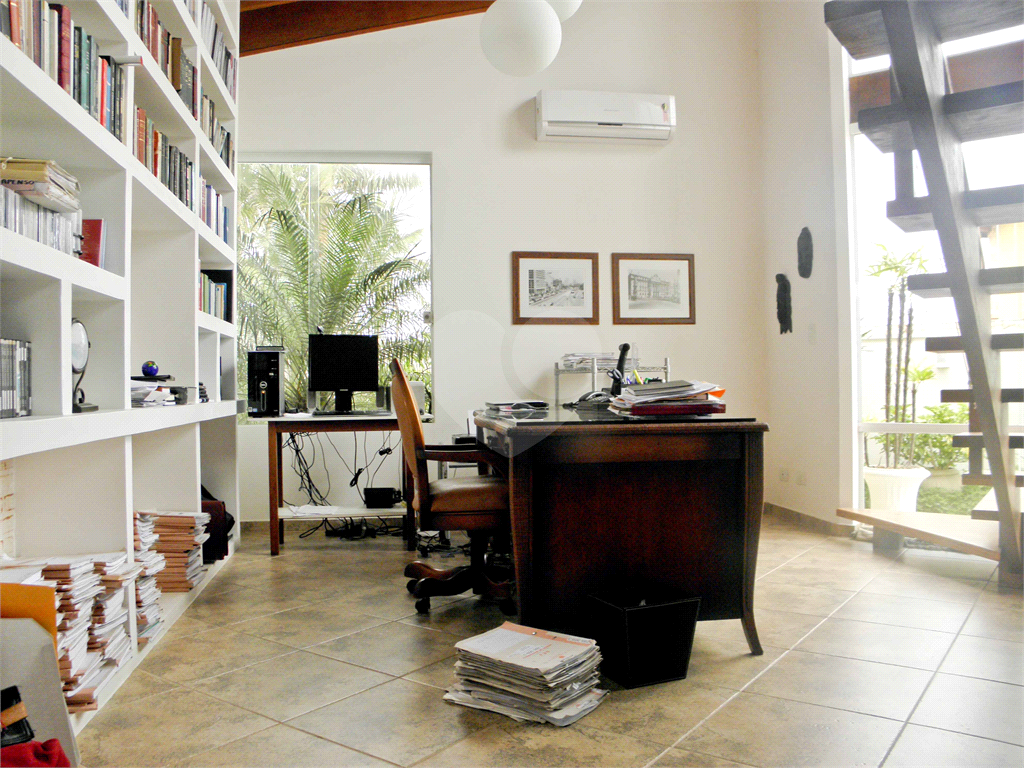 Casa à Venda Alto Padrão em Itanhaém, 4 suítes, closet, piscina, sauna, ateliê, varanda gourmet