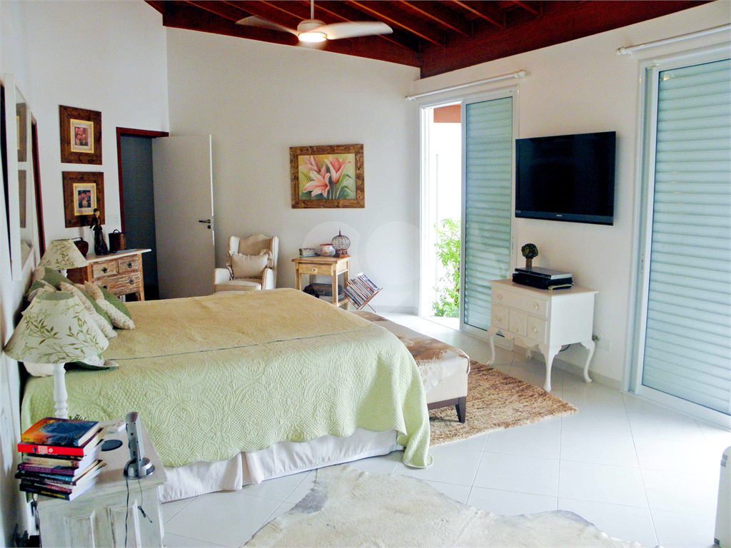 Casa à Venda Alto Padrão em Itanhaém, 4 suítes, closet, piscina, sauna, ateliê, varanda gourmet