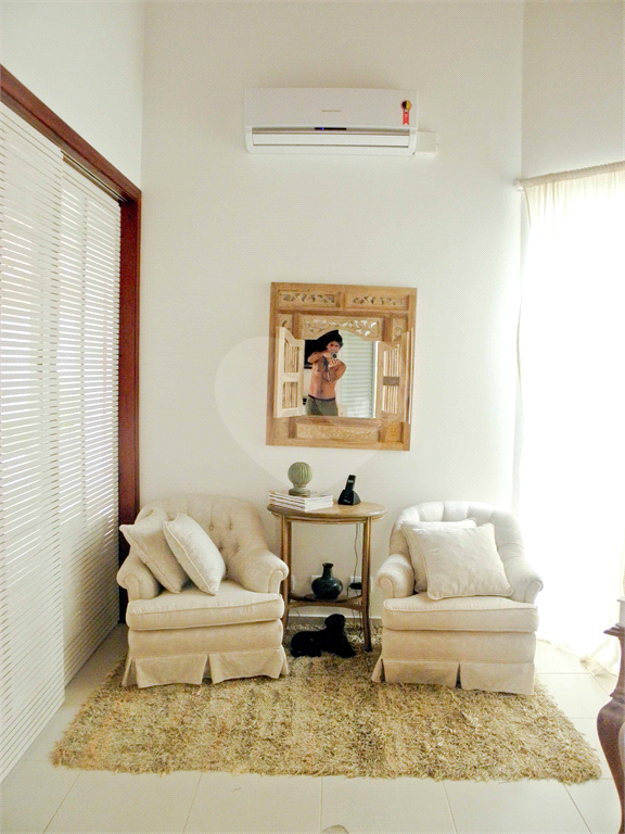Casa à Venda Alto Padrão em Itanhaém, 4 suítes, closet, piscina, sauna, ateliê, varanda gourmet