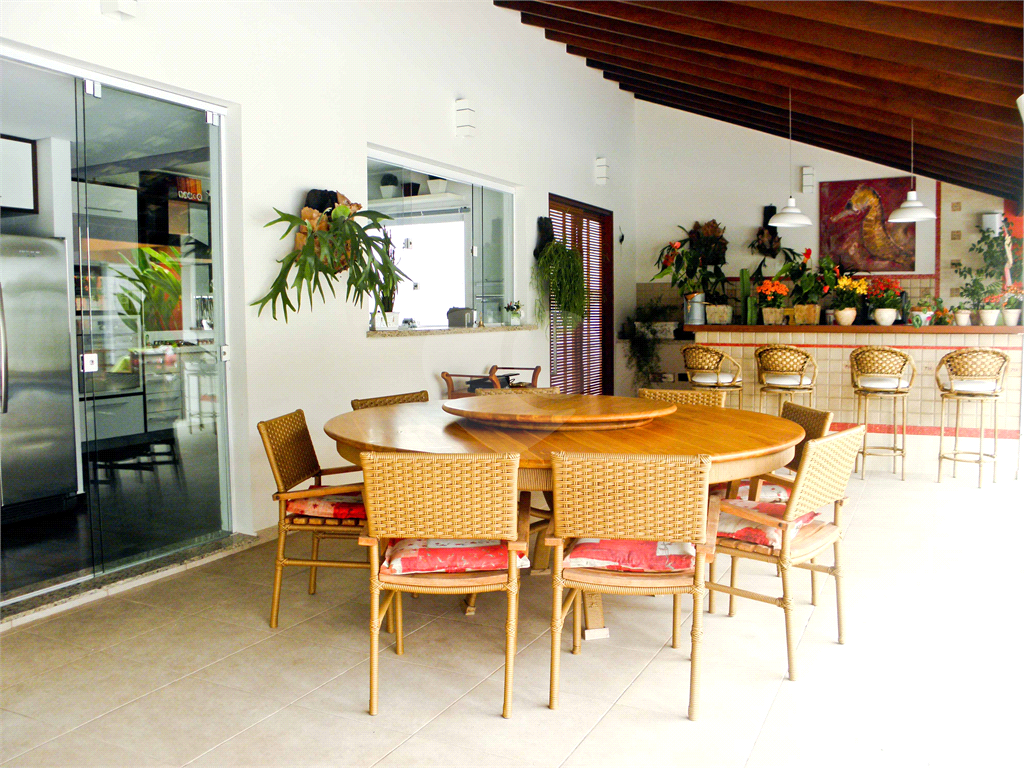 Casa à Venda Alto Padrão em Itanhaém, 4 suítes, closet, piscina, sauna, ateliê, varanda gourmet