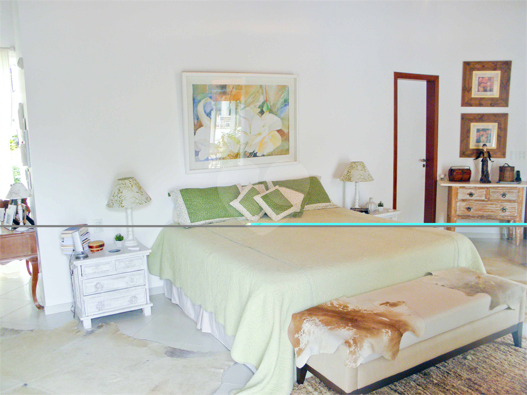 Casa à Venda Alto Padrão em Itanhaém, 4 suítes, closet, piscina, sauna, ateliê, varanda gourmet