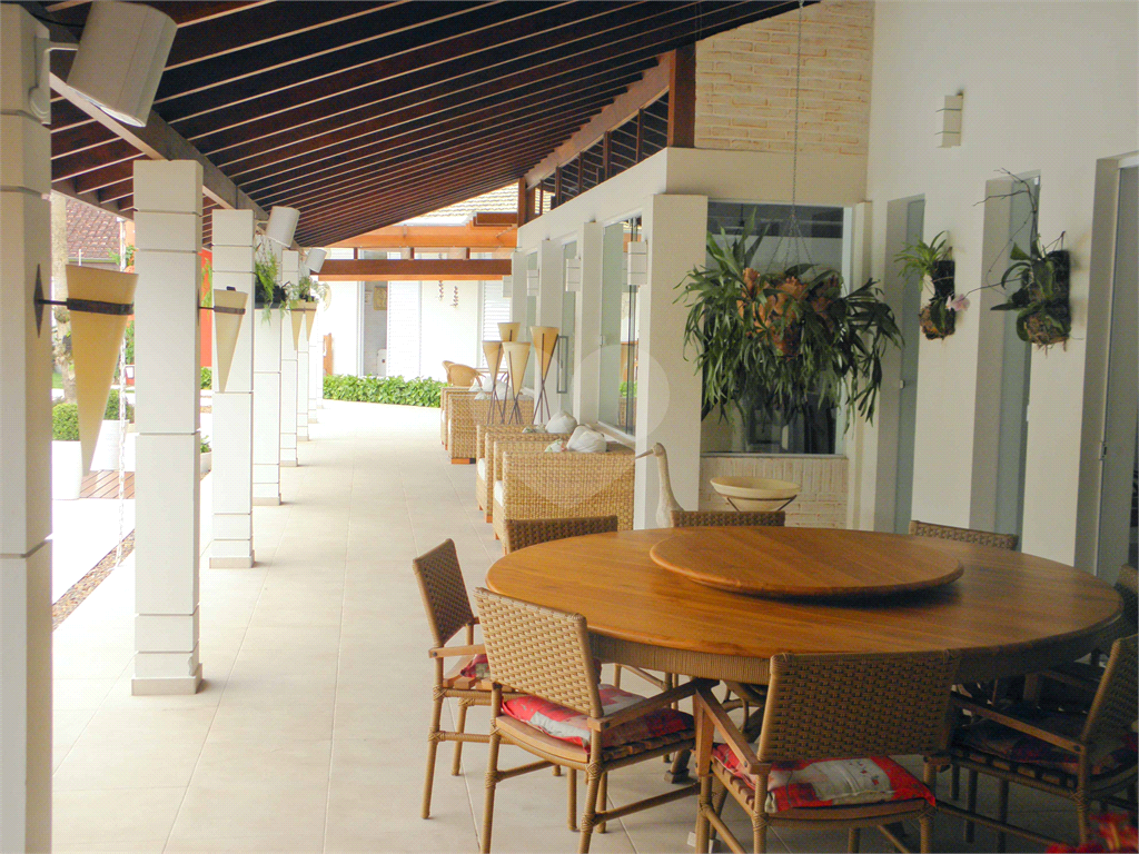 Casa à Venda Alto Padrão em Itanhaém, 4 suítes, closet, piscina, sauna, ateliê, varanda gourmet