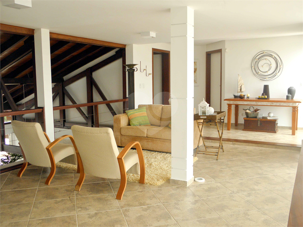Casa à Venda Alto Padrão em Itanhaém, 4 suítes, closet, piscina, sauna, ateliê, varanda gourmet