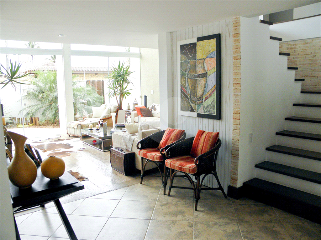 Casa à Venda Alto Padrão em Itanhaém, 4 suítes, closet, piscina, sauna, ateliê, varanda gourmet