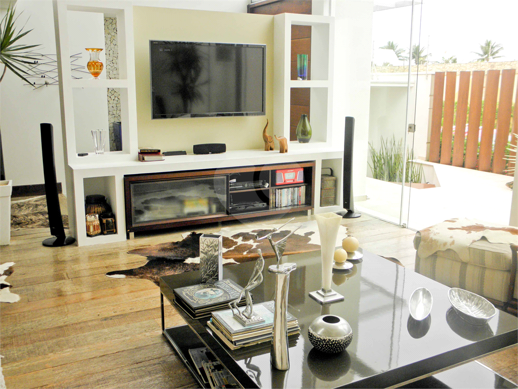 Casa à Venda Alto Padrão em Itanhaém, 4 suítes, closet, piscina, sauna, ateliê, varanda gourmet