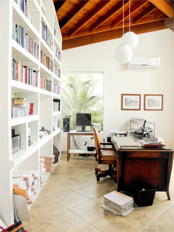 Casa à Venda Alto Padrão em Itanhaém, 4 suítes, closet, piscina, sauna, ateliê, varanda gourmet
