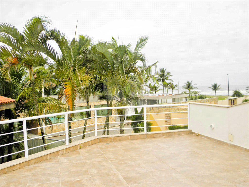 Casa à Venda Alto Padrão em Itanhaém, 4 suítes, closet, piscina, sauna, ateliê, varanda gourmet