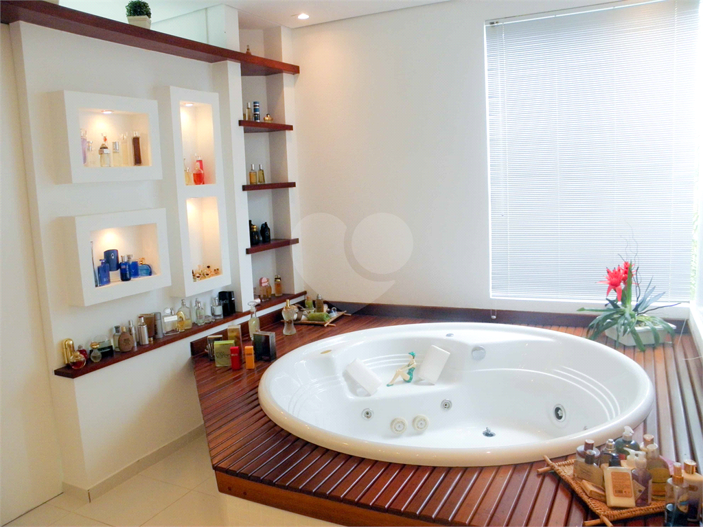 Casa à Venda Alto Padrão em Itanhaém, 4 suítes, closet, piscina, sauna, ateliê, varanda gourmet