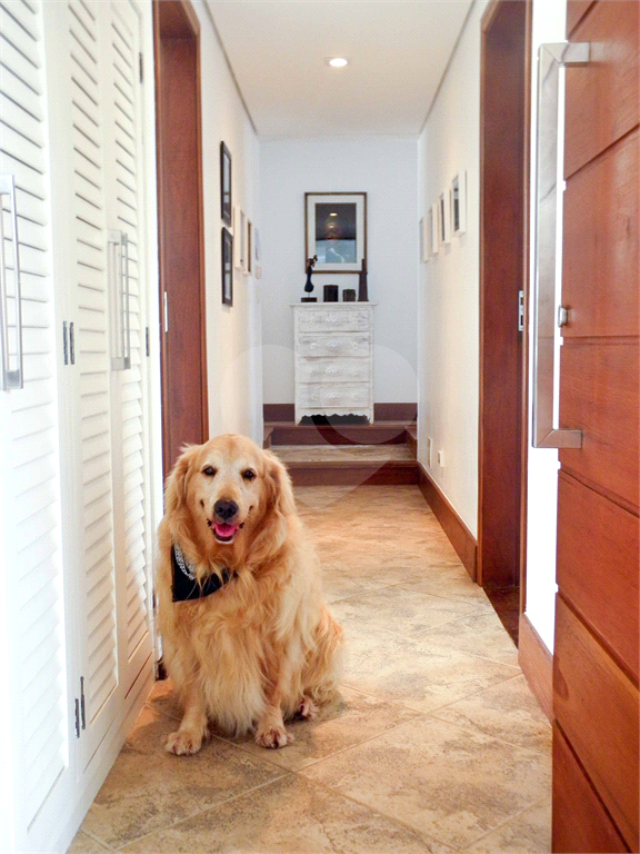 Casa à Venda Alto Padrão em Itanhaém, 4 suítes, closet, piscina, sauna, ateliê, varanda gourmet