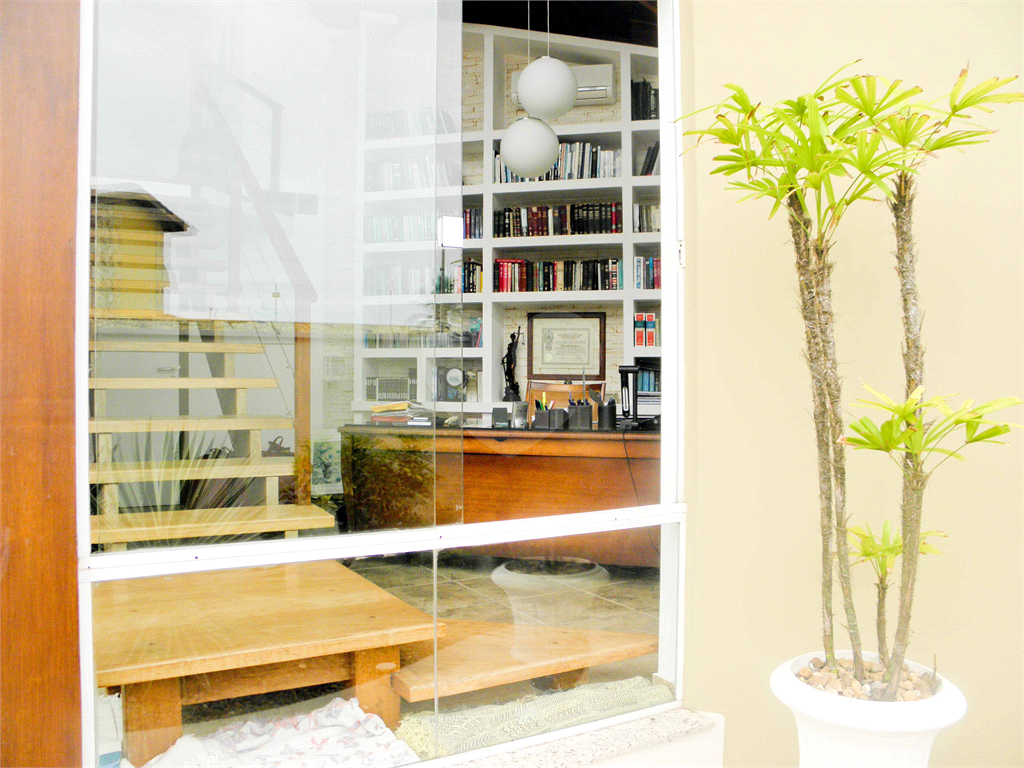 Casa à Venda Alto Padrão em Itanhaém, 4 suítes, closet, piscina, sauna, ateliê, varanda gourmet